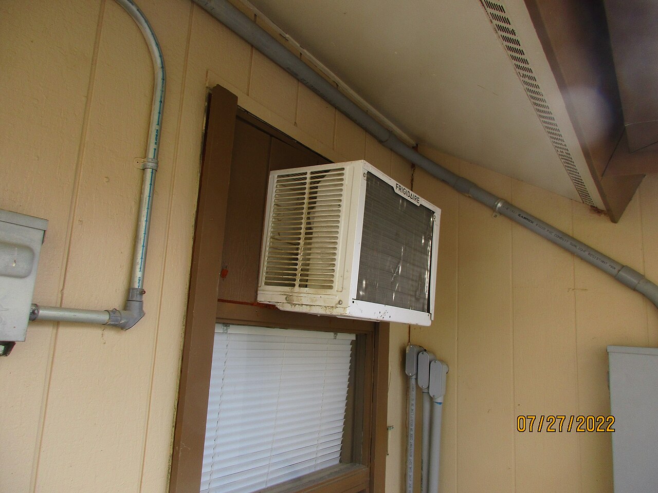 A window air conditioning unit on a home