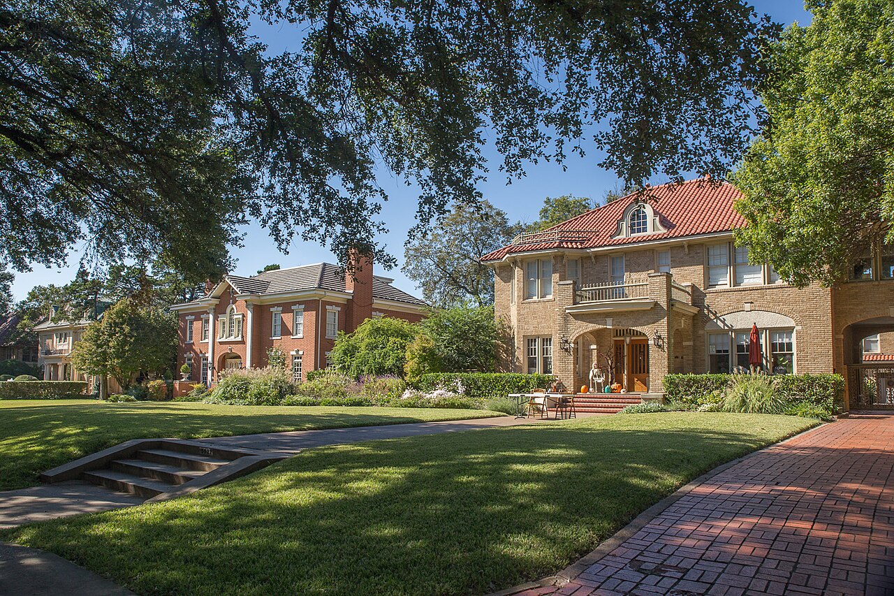 Houses along Swiss Avenue in Dallas